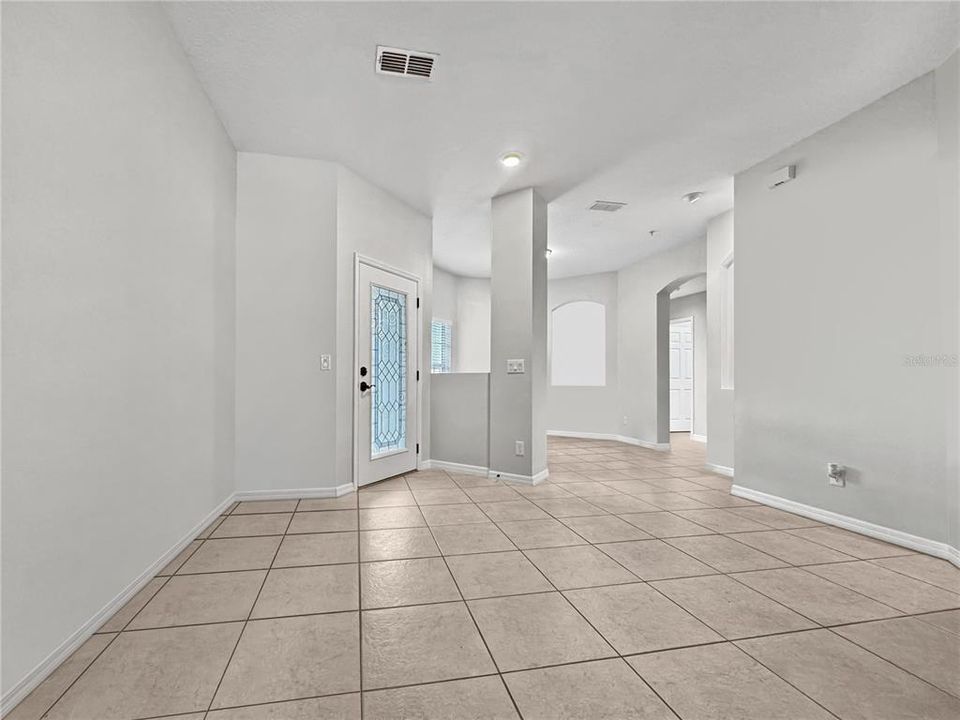 For Sale: $365,000 (3 beds, 2 baths, 1914 Square Feet)