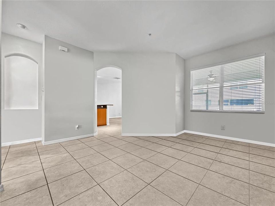 For Sale: $365,000 (3 beds, 2 baths, 1914 Square Feet)