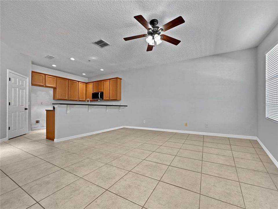 For Sale: $365,000 (3 beds, 2 baths, 1914 Square Feet)