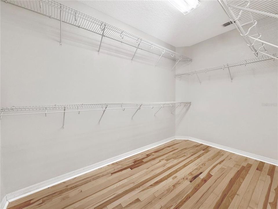 For Sale: $365,000 (3 beds, 2 baths, 1914 Square Feet)