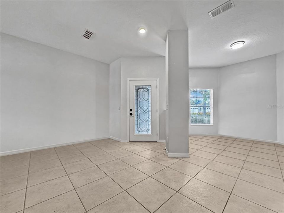 For Sale: $365,000 (3 beds, 2 baths, 1914 Square Feet)