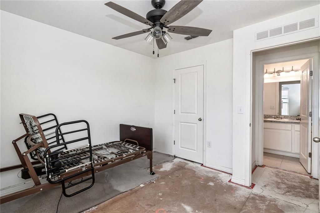 For Sale: $200,000 (3 beds, 2 baths, 1404 Square Feet)