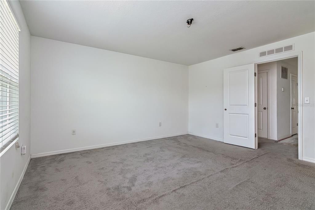 For Sale: $200,000 (3 beds, 2 baths, 1404 Square Feet)