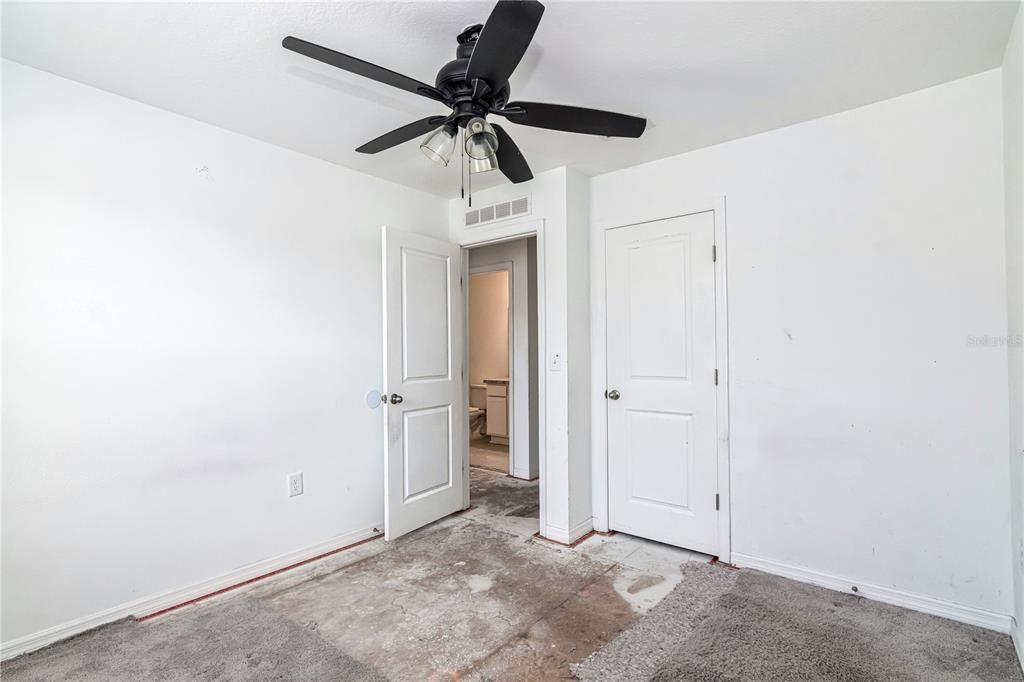 For Sale: $200,000 (3 beds, 2 baths, 1404 Square Feet)