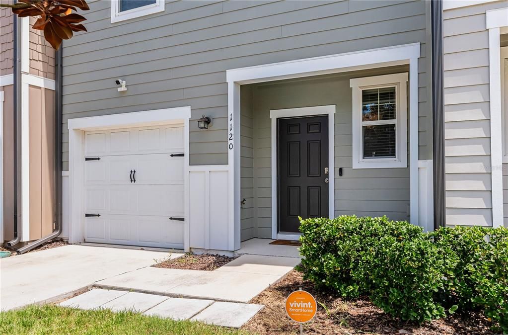 For Sale: $200,000 (3 beds, 2 baths, 1404 Square Feet)