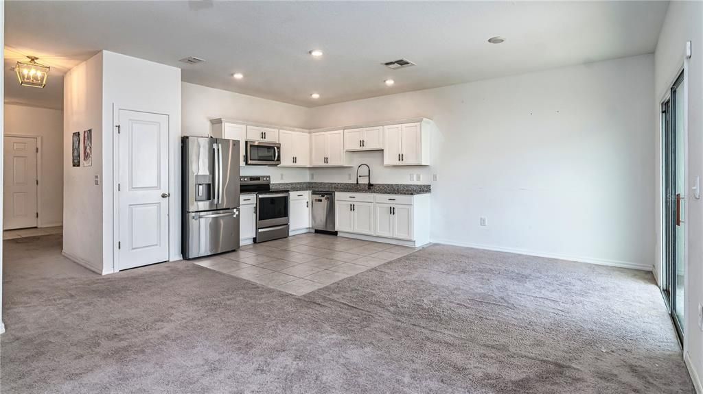 For Sale: $200,000 (3 beds, 2 baths, 1404 Square Feet)