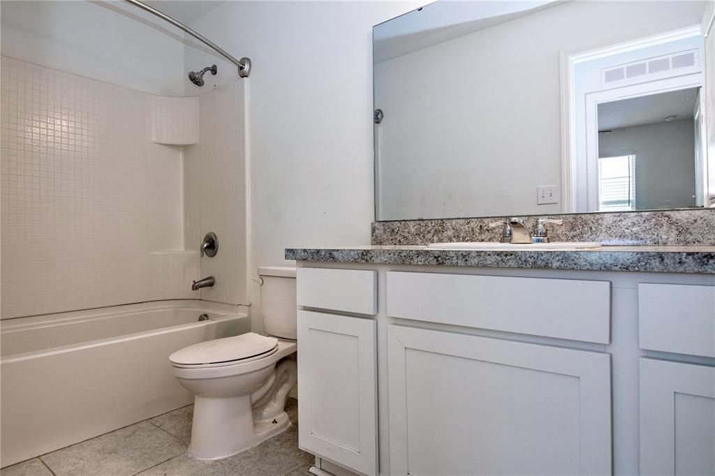 For Sale: $200,000 (3 beds, 2 baths, 1404 Square Feet)