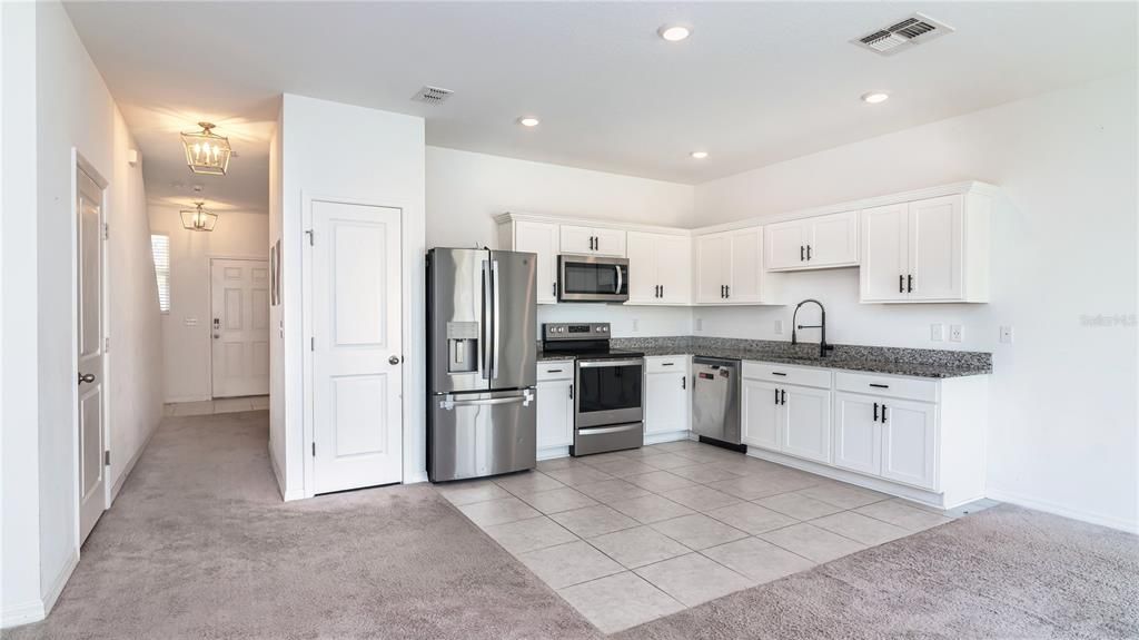 For Sale: $200,000 (3 beds, 2 baths, 1404 Square Feet)