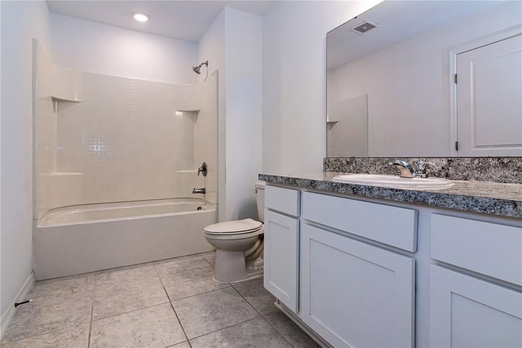 For Sale: $200,000 (3 beds, 2 baths, 1404 Square Feet)