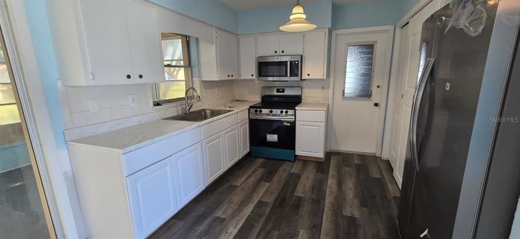 For Rent: $1,795 (2 beds, 2 baths, 984 Square Feet)
