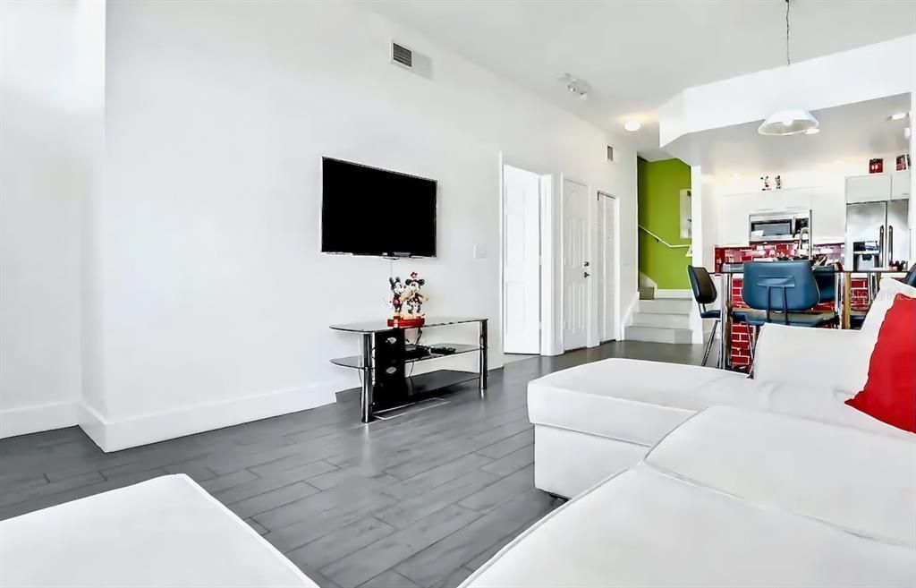 待售: $226,000 (3 贝兹, 2 浴室, 1296 平方英尺)