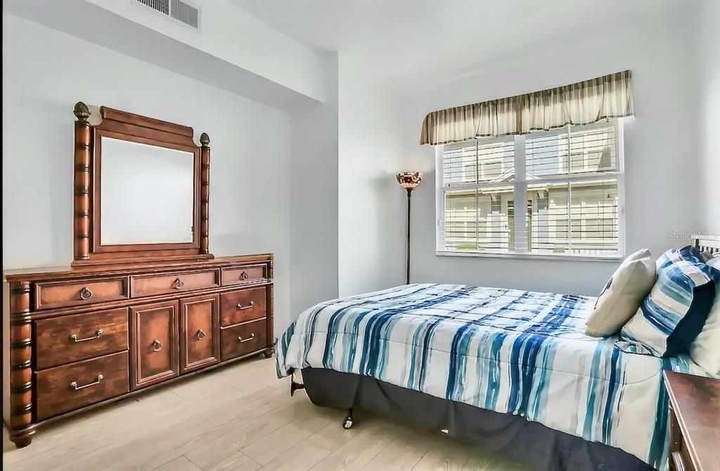 待售: $226,000 (3 贝兹, 2 浴室, 1296 平方英尺)