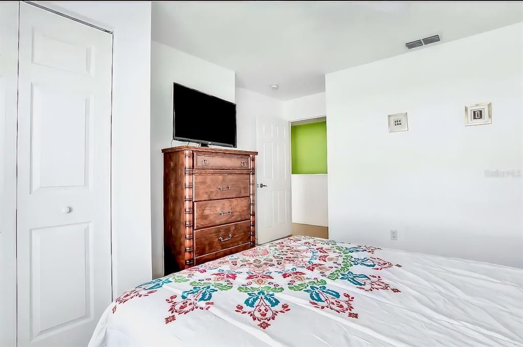 待售: $226,000 (3 贝兹, 2 浴室, 1296 平方英尺)