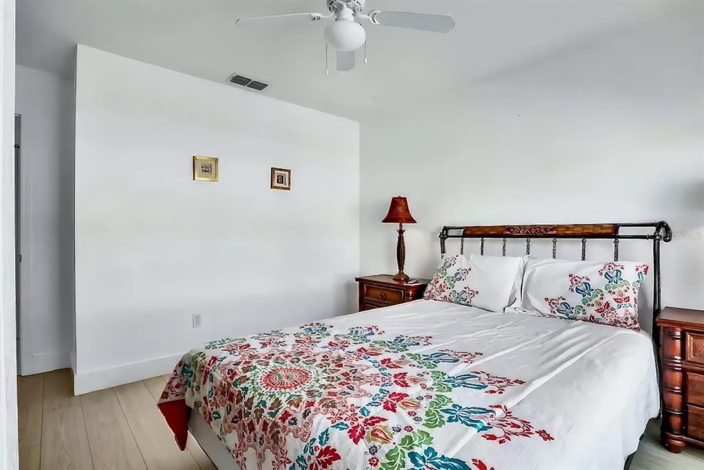 待售: $226,000 (3 贝兹, 2 浴室, 1296 平方英尺)