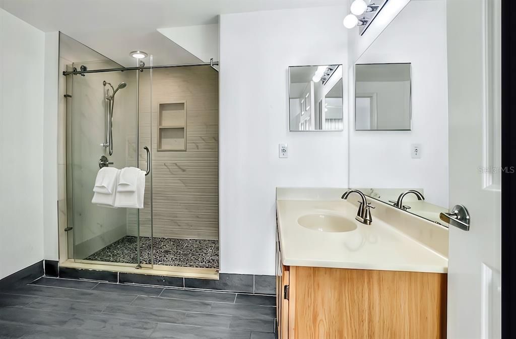 待售: $226,000 (3 贝兹, 2 浴室, 1296 平方英尺)