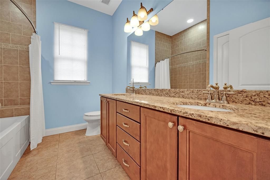 На продажу: $1,100,000 (4 спален, 3 ванн, 3004 Квадратных фут)