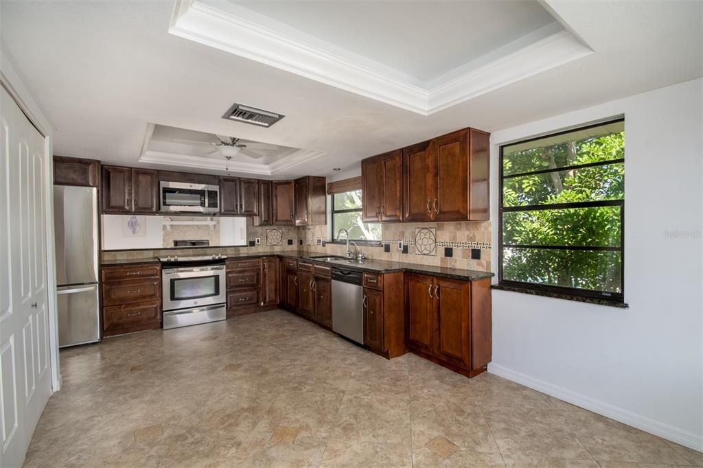 На продажу: $1,175,000 (5 спален, 3 ванн, 3168 Квадратных фут)