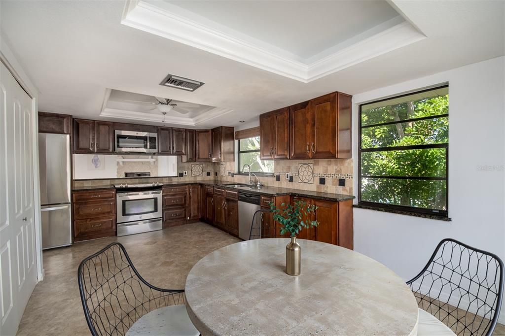 На продажу: $1,175,000 (5 спален, 3 ванн, 3168 Квадратных фут)