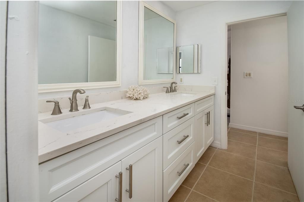 На продажу: $1,175,000 (5 спален, 3 ванн, 3168 Квадратных фут)