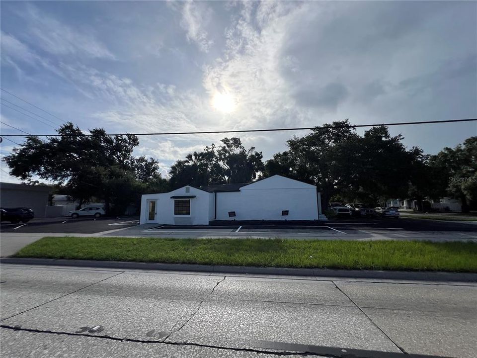 合同活跃: $1,395,000 (0 贝兹, 0 浴室, 1913 平方英尺)