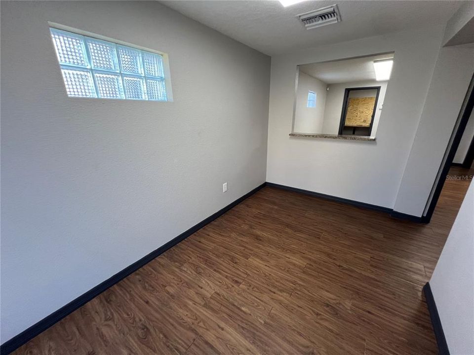 合同活跃: $1,395,000 (0 贝兹, 0 浴室, 1913 平方英尺)