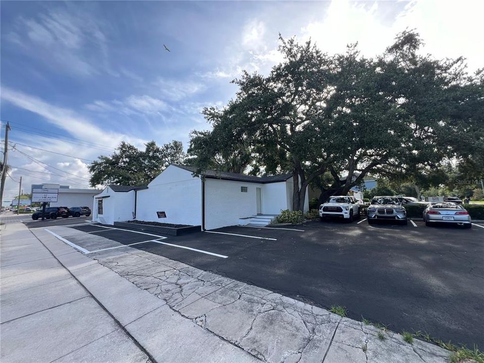 合同活跃: $1,395,000 (0 贝兹, 0 浴室, 1913 平方英尺)