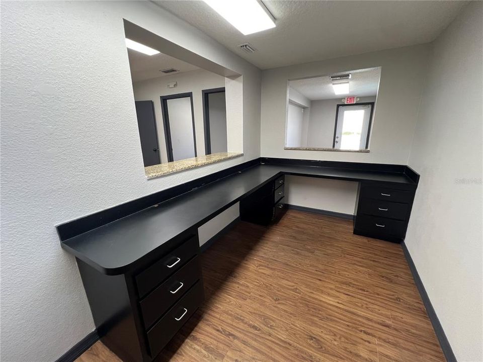 合同活跃: $1,395,000 (0 贝兹, 0 浴室, 1913 平方英尺)