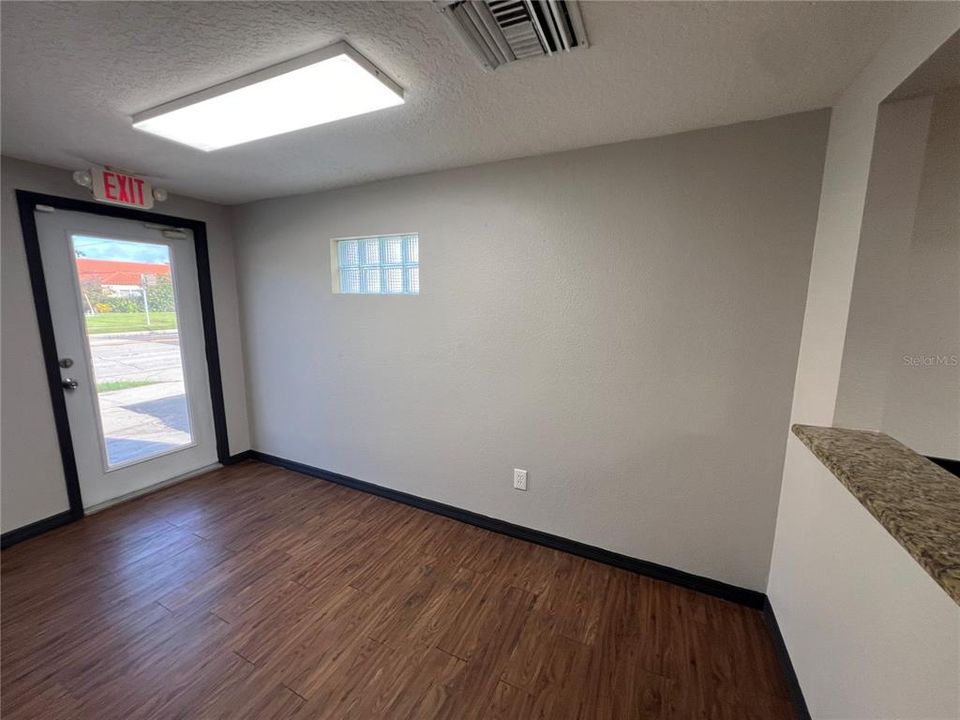 合同活跃: $1,395,000 (0 贝兹, 0 浴室, 1913 平方英尺)