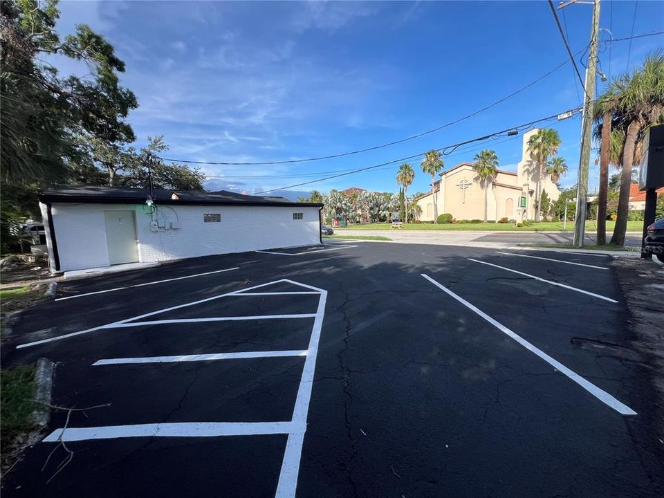 合同活跃: $1,395,000 (0 贝兹, 0 浴室, 1913 平方英尺)