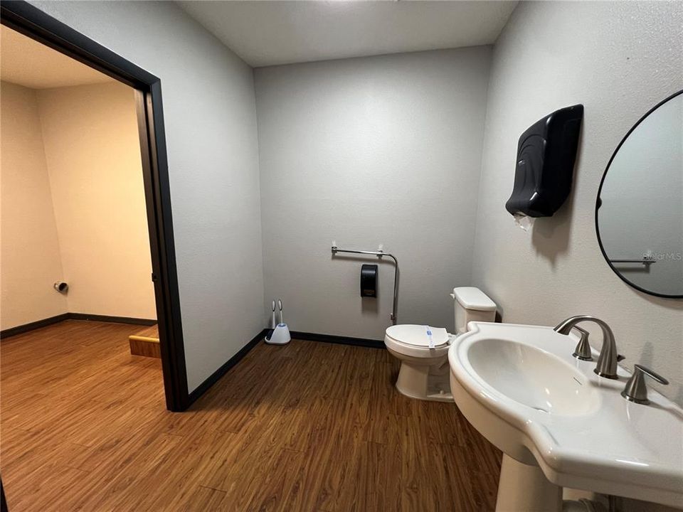 合同活跃: $1,395,000 (0 贝兹, 0 浴室, 1913 平方英尺)