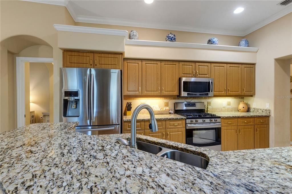 Activo con contrato: $329,000 (2 camas, 2 baños, 1827 Pies cuadrados)