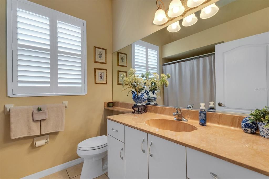 Activo con contrato: $329,000 (2 camas, 2 baños, 1827 Pies cuadrados)