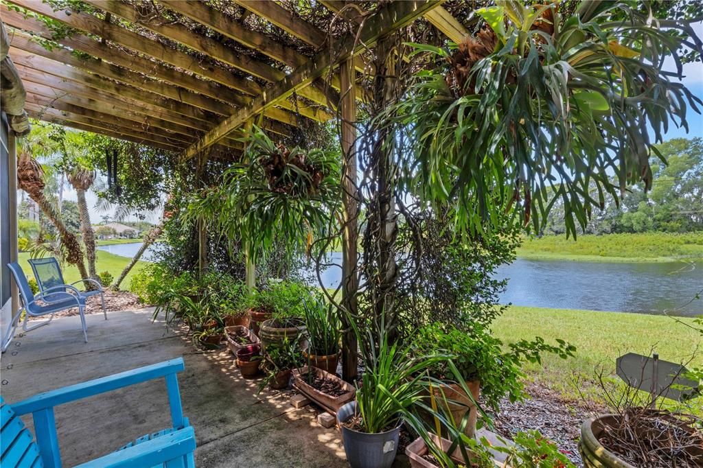 Activo con contrato: $329,000 (2 camas, 2 baños, 1827 Pies cuadrados)