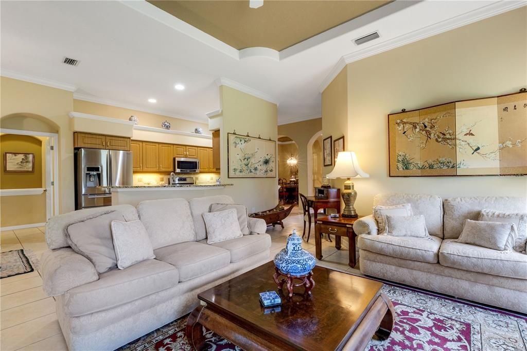 Activo con contrato: $329,000 (2 camas, 2 baños, 1827 Pies cuadrados)