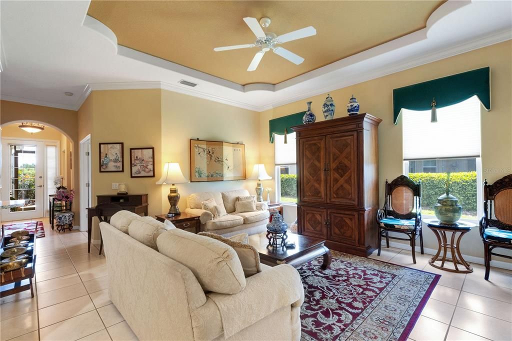 Activo con contrato: $329,000 (2 camas, 2 baños, 1827 Pies cuadrados)