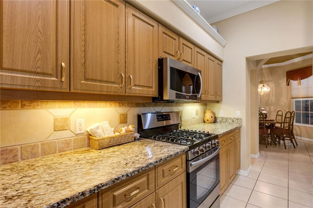 Activo con contrato: $329,000 (2 camas, 2 baños, 1827 Pies cuadrados)