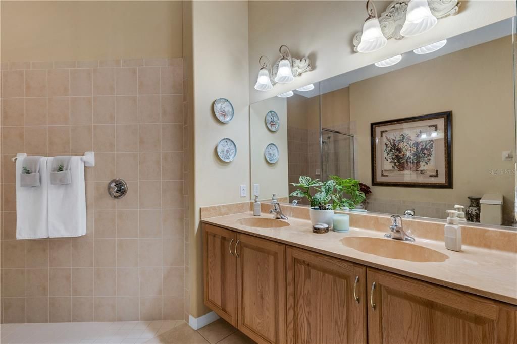 Activo con contrato: $329,000 (2 camas, 2 baños, 1827 Pies cuadrados)