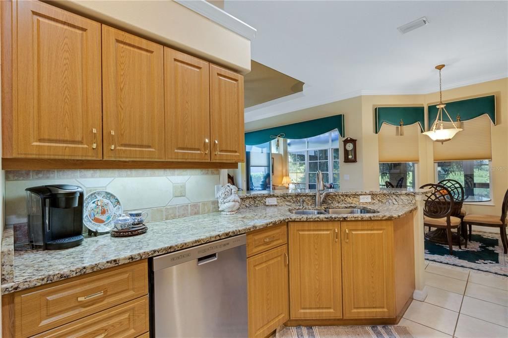 Activo con contrato: $329,000 (2 camas, 2 baños, 1827 Pies cuadrados)