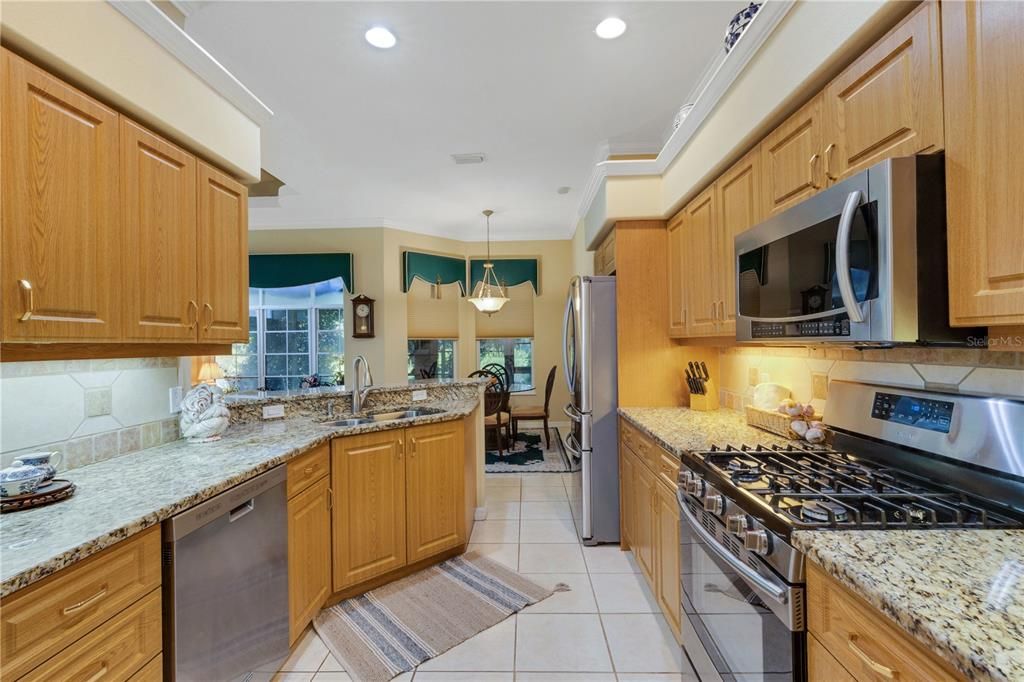 Activo con contrato: $329,000 (2 camas, 2 baños, 1827 Pies cuadrados)