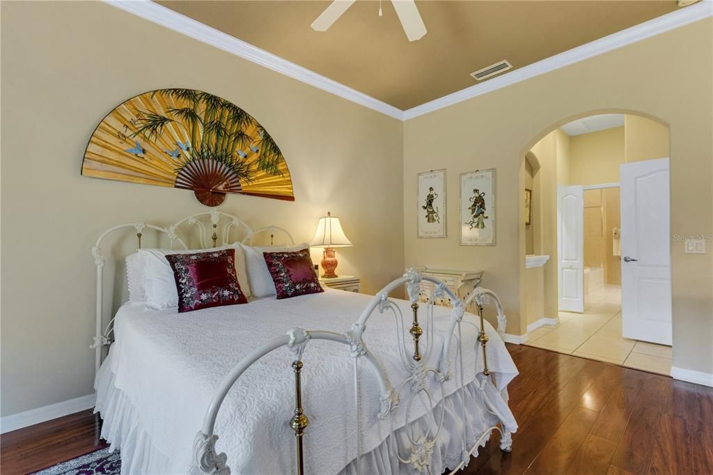 Activo con contrato: $329,000 (2 camas, 2 baños, 1827 Pies cuadrados)