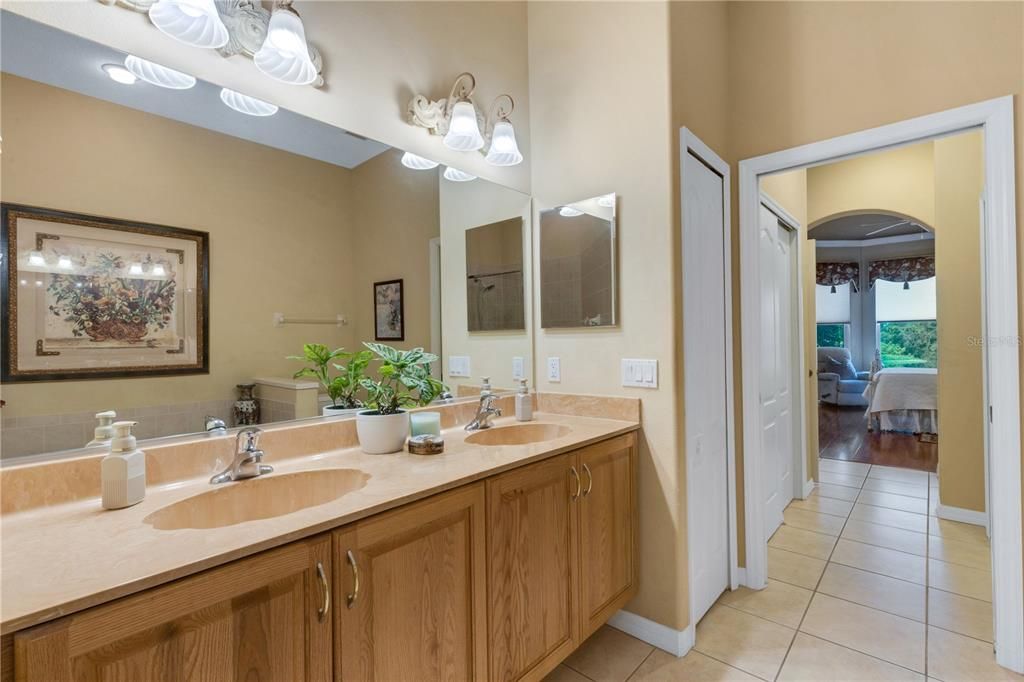 Activo con contrato: $329,000 (2 camas, 2 baños, 1827 Pies cuadrados)