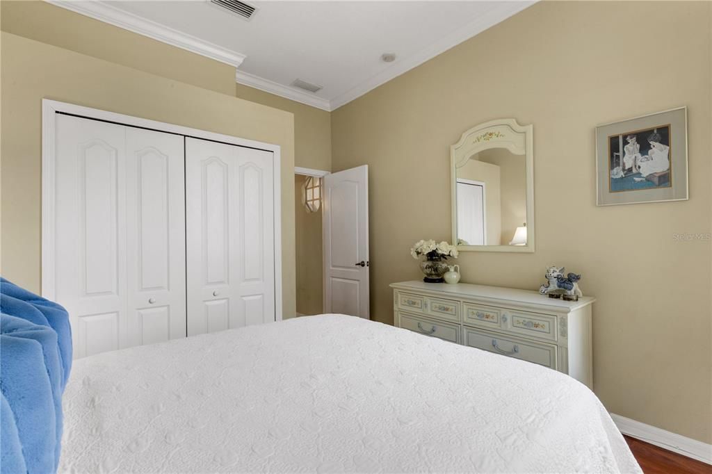 Activo con contrato: $329,000 (2 camas, 2 baños, 1827 Pies cuadrados)