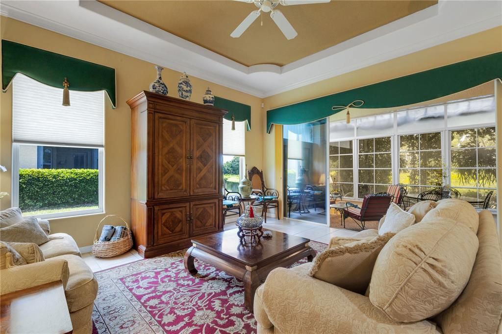 Activo con contrato: $329,000 (2 camas, 2 baños, 1827 Pies cuadrados)