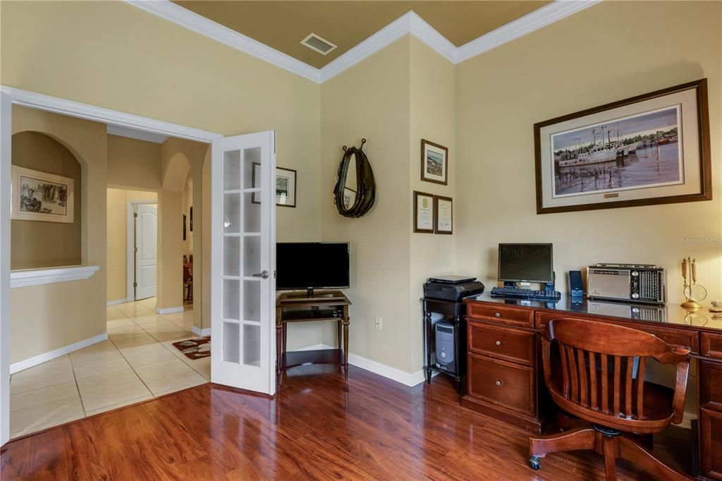 Activo con contrato: $329,000 (2 camas, 2 baños, 1827 Pies cuadrados)