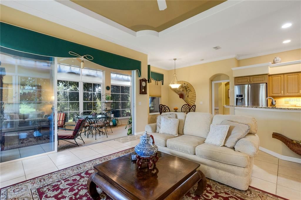 Activo con contrato: $329,000 (2 camas, 2 baños, 1827 Pies cuadrados)