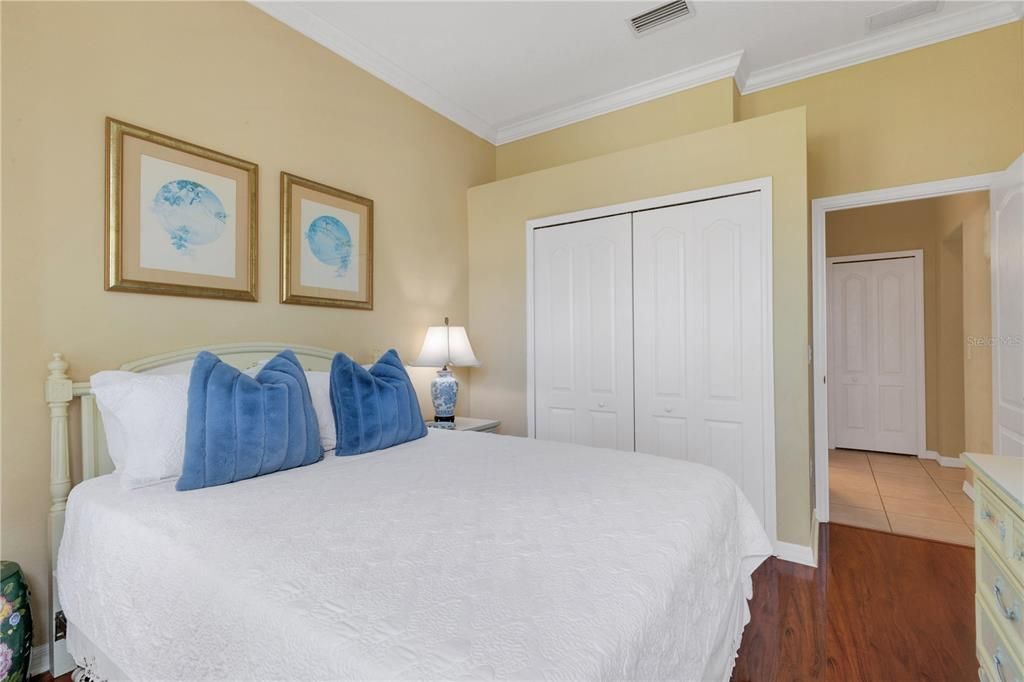 Activo con contrato: $329,000 (2 camas, 2 baños, 1827 Pies cuadrados)