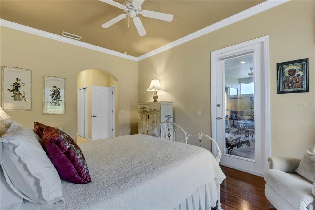 Activo con contrato: $329,000 (2 camas, 2 baños, 1827 Pies cuadrados)