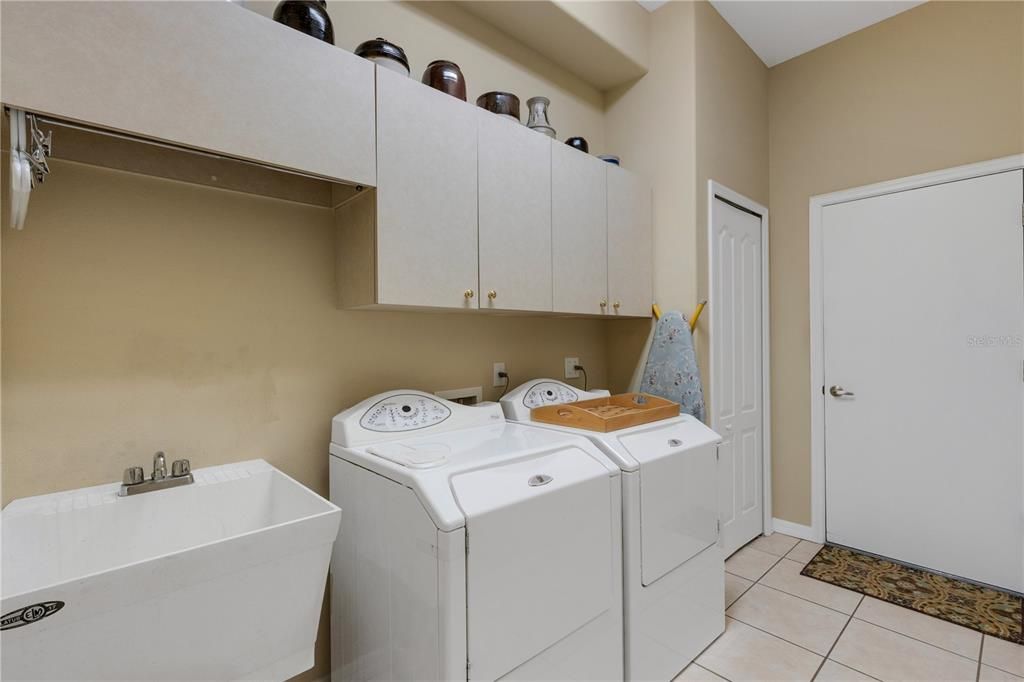 Activo con contrato: $329,000 (2 camas, 2 baños, 1827 Pies cuadrados)