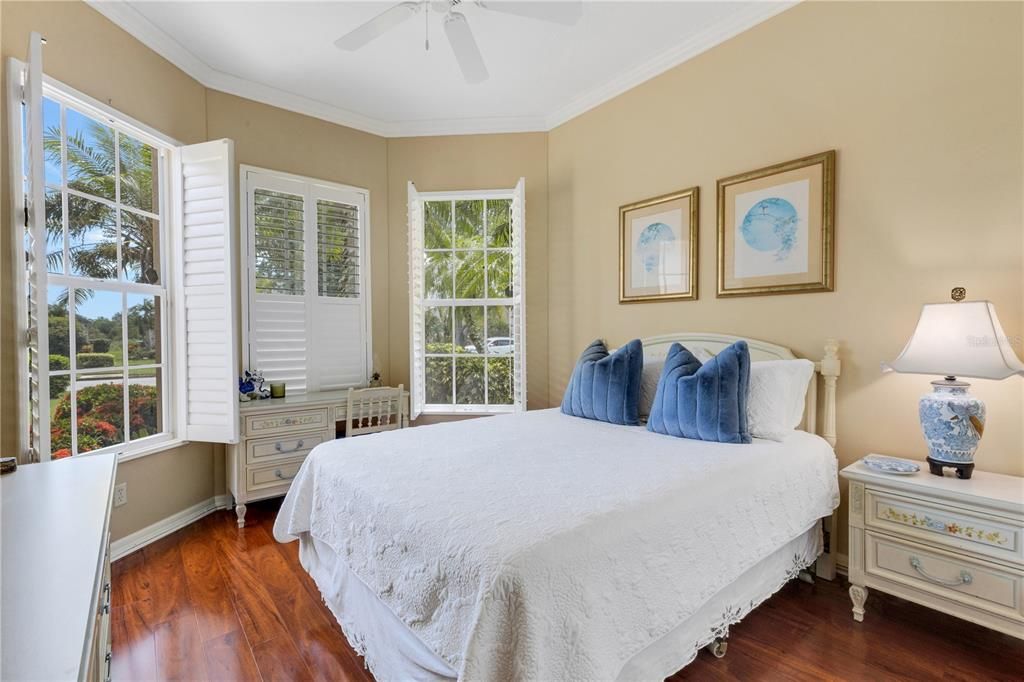 Activo con contrato: $329,000 (2 camas, 2 baños, 1827 Pies cuadrados)