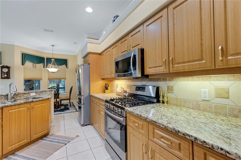 Activo con contrato: $329,000 (2 camas, 2 baños, 1827 Pies cuadrados)